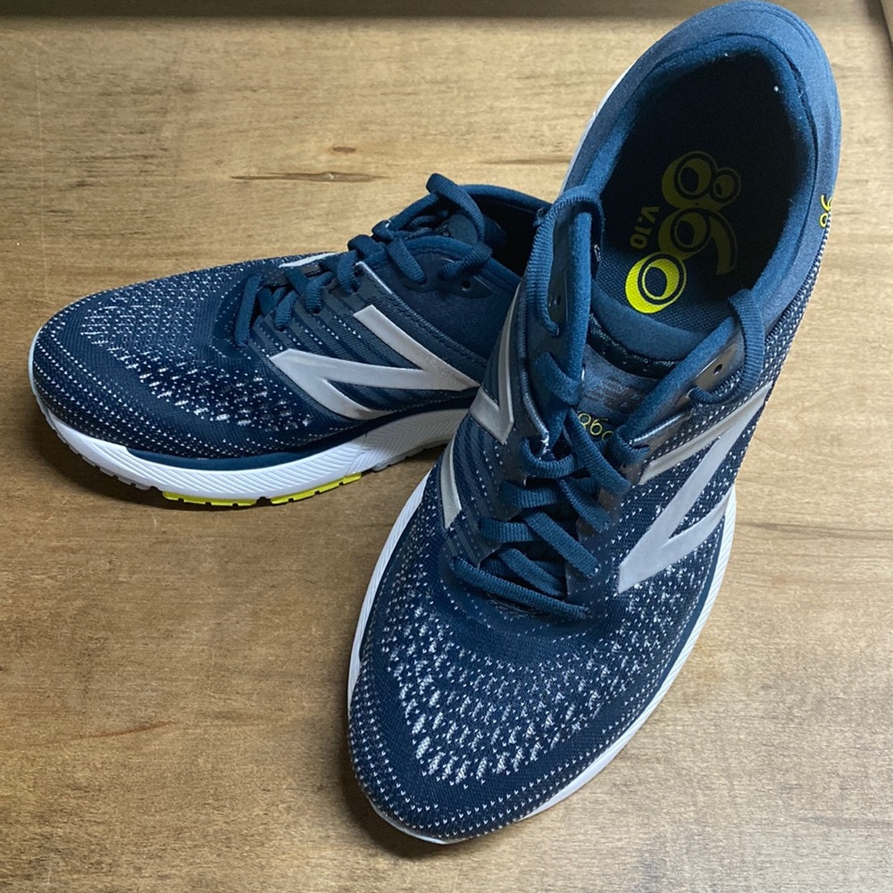 New Balance 860 mens shoe